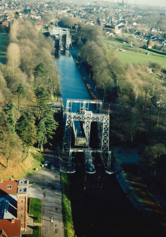 La Louvière. Strépy-Bracquegnies. Ascenseurs à bateaux n°3 et 2. Bâtiment technique.