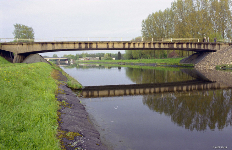 Saint-Ghislain. Hautrage. Canal Nimy-Blaton. Démolition du pont-route.
