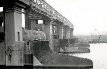 Construction du pont-barrage et de l'écluse
