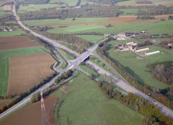 Échangeur et passage supérieur de la RN921 avec la RN4.