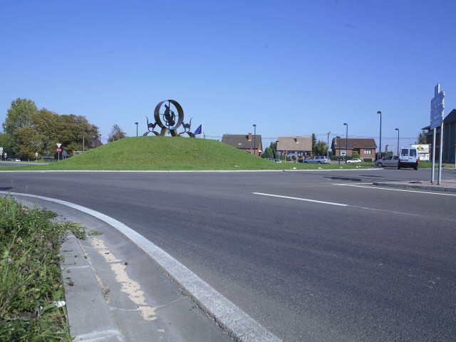 Chapelle-Lez-Herlaimont. Giratoire RN59. "Les tchats".