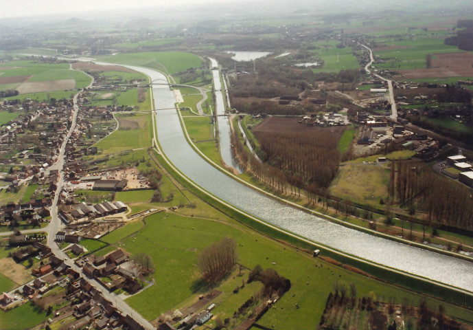 Mons. Pont d'Havré, sur l'ancien canal A 300 T et passerelle piétonne.