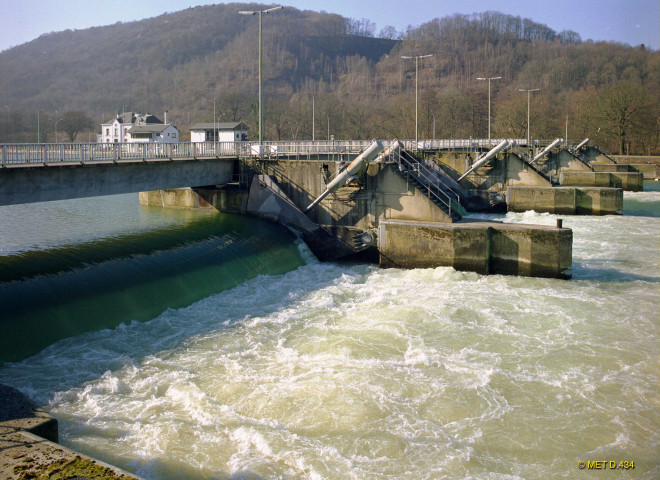 Haute-Meuse. Ecluses et barrages entre Namur et Dinant.