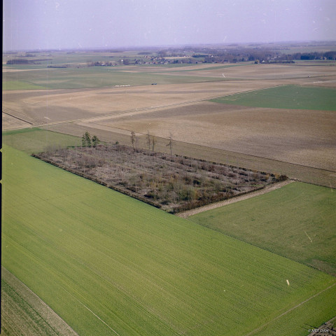 Eghezée. Taviers. Fortin champ du fort Clicot.