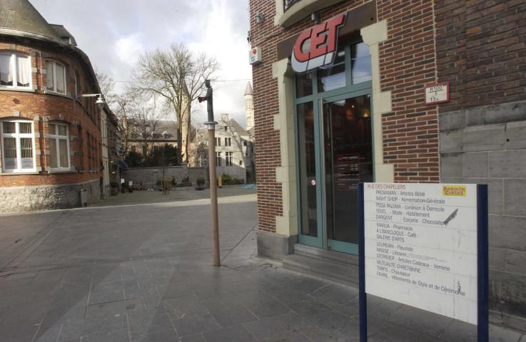 Tournai. A8. Panneaux d'informations touristiques: "zone piétonnière de la grand-place".