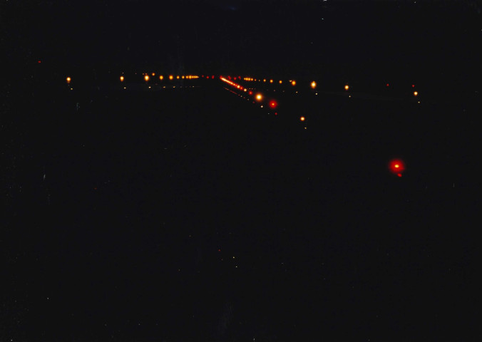 Grâce-Hollogne. Bierset. Photos de nuit de l'aéroport.