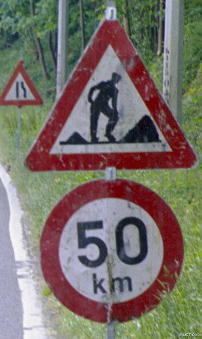 Profondeville. Hun. Panneaux de signalisation de travaux et de limitation de vitesse.