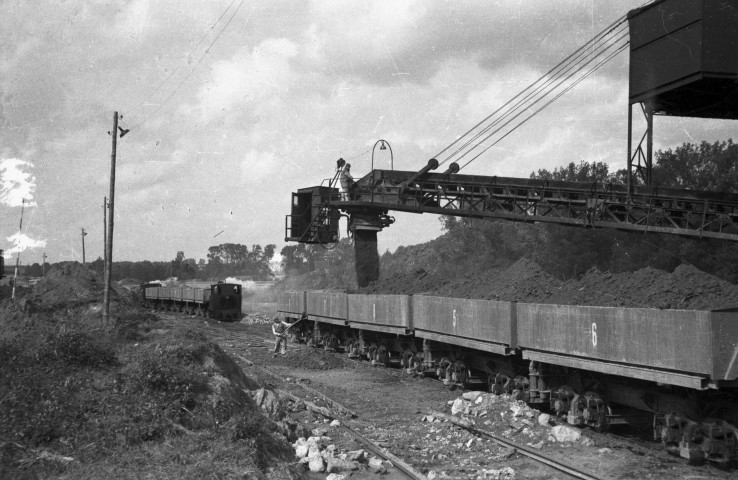 Godarville. Chantier sur le Canal de Charleroi (tranchée).