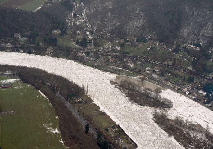 Yvoir à Rivière. La Meuse.