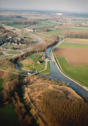 Ath. Vues aériennes du canal Ath-Blaton.