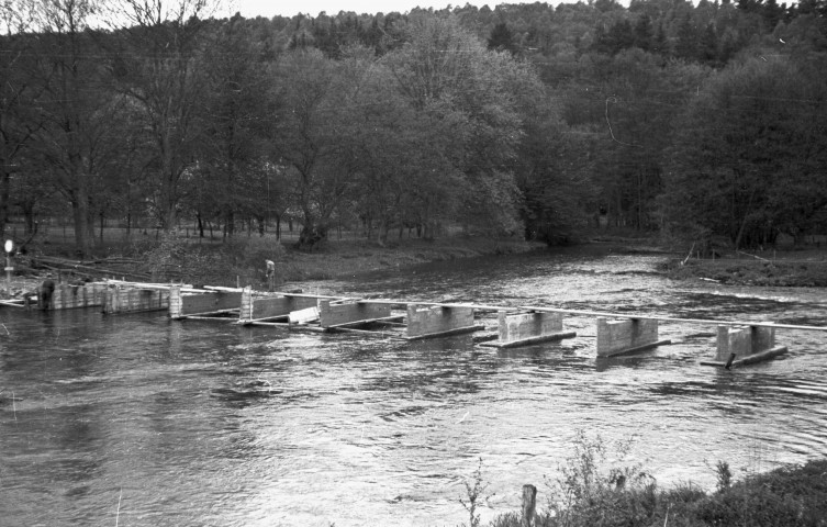 Stoumont (Targnon). Pont détruit sur la Lienne.