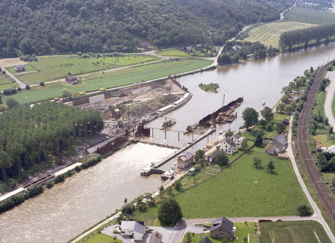 Houx. Barrage et Île.