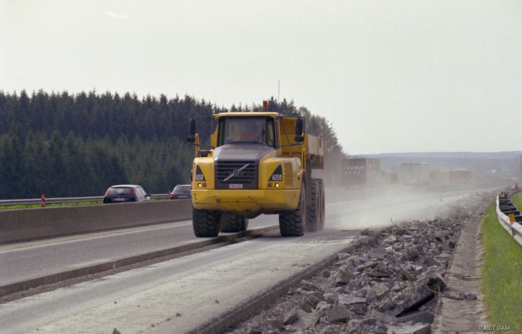 Libin. SMUID. Travaux sur les autoroutes E25 et E411. Réfection.