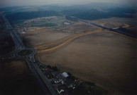 Ottignies-Louvain-la-Neuve. Quartier de Louzelle, giratoire, aménagement de la route, échangeur avec l'E 411.