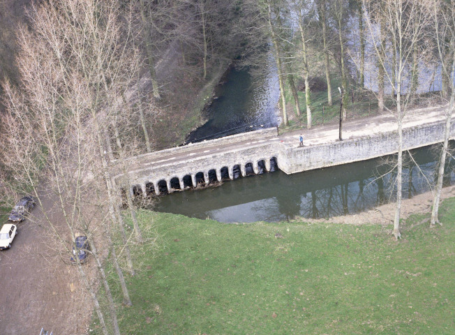 Montignies-Saint-Christophe. Pont romain.