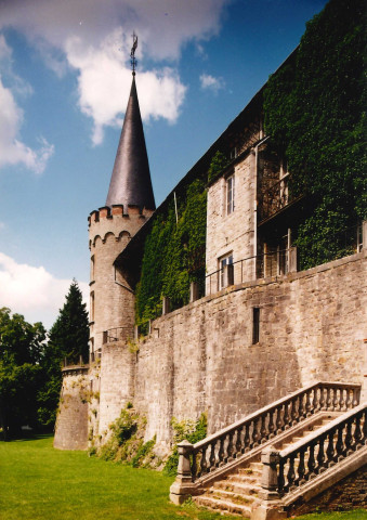 Florennes. Château.