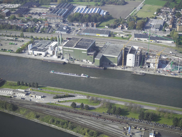 Oupeye. Hermalle-sous-Argenteau. Port autonome de Liège. Vues aériennes.