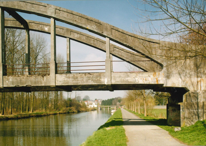 Merbes-le-Château. Etat des lieux du pont avant reconstruction.