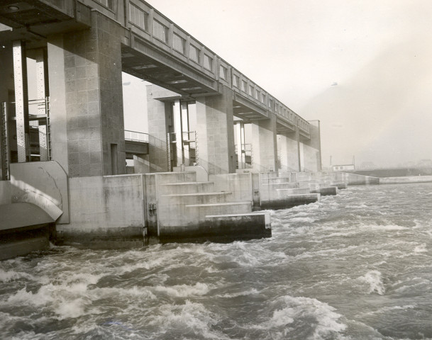 Construction du barrage éclusé d'Ampsin-Neuville