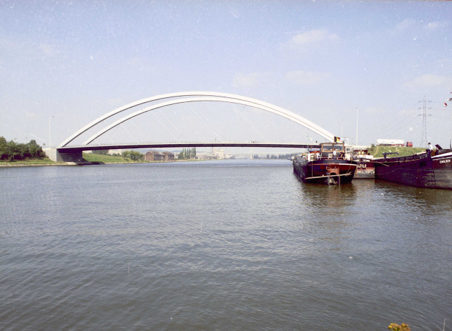 Haccourt. Pont sur le Canal Albert.