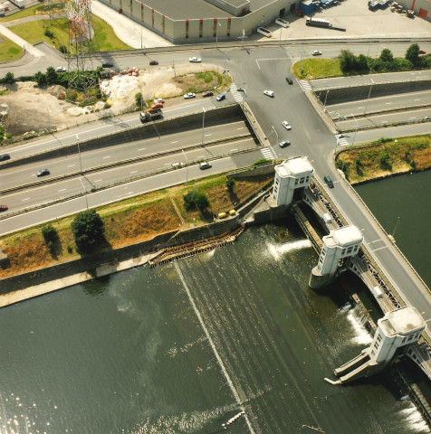 Liège. Wandre. Ile Monsin. Chantier de la future échelle à poissons au barrage.