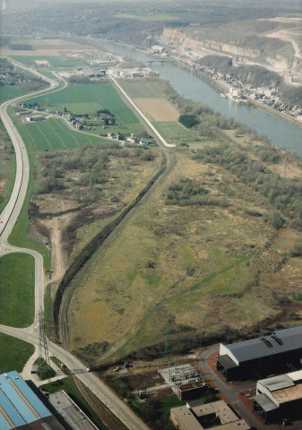 Engis. Hermalle-sous-Huy. Vues aériennes aux alentours du pont sur la Meuse.