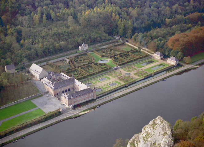 Château de Freÿr.