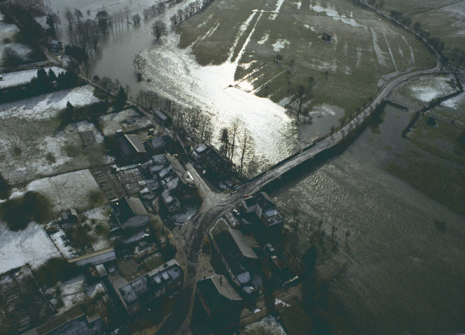 Florenville et Martué. La Semois en crue.